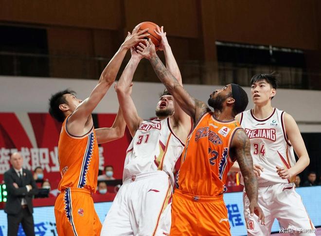 端对持球人 端对持球人