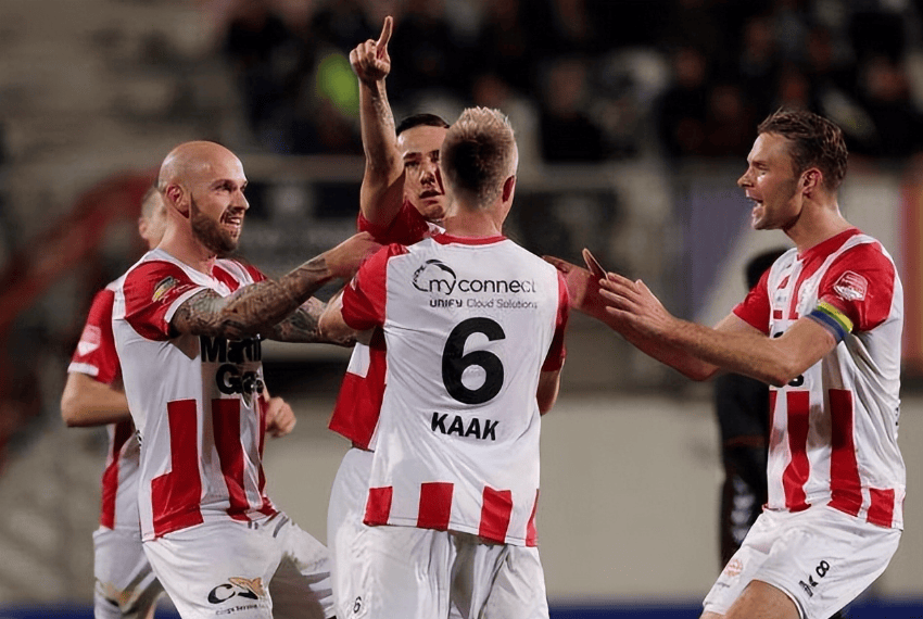 显得更加成 显得更加成